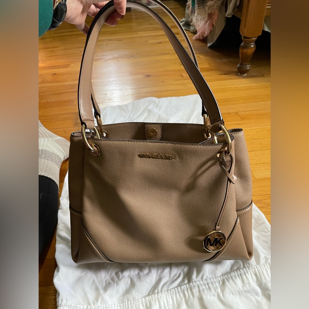 Michael Kors Purse - Picture 4 of 4